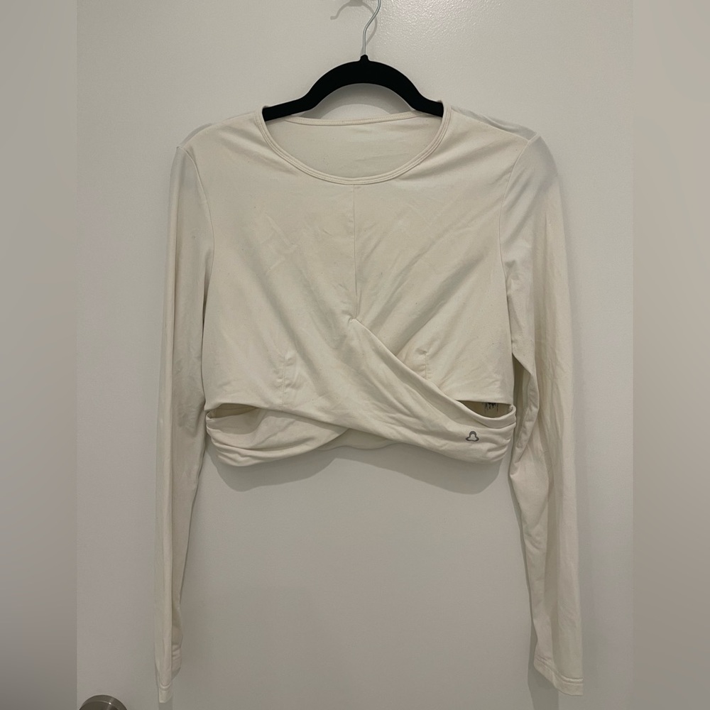 Titika active couture long sleeved workout crop top. Size M.